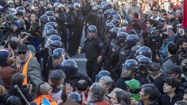 "No era represión brutal, era tratar de mantener el orden", dijo Francos sobre el accionar de la Policía en la marcha de jubilados