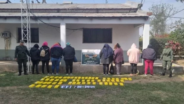 Detienen en Salta a diez pasajeras con más de 60 kilos de cocaína adosados a sus cuerpos