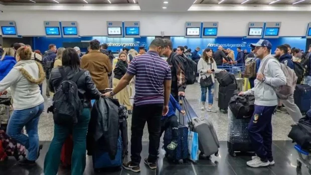Tres gremios aeronáuticos anunciaron un paro por 24 horas desde el viernes al mediodía