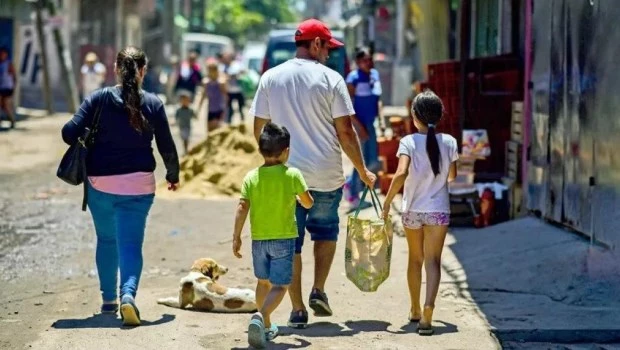 Una familia necesitó $ 939.886 en agosto para no ser pobre