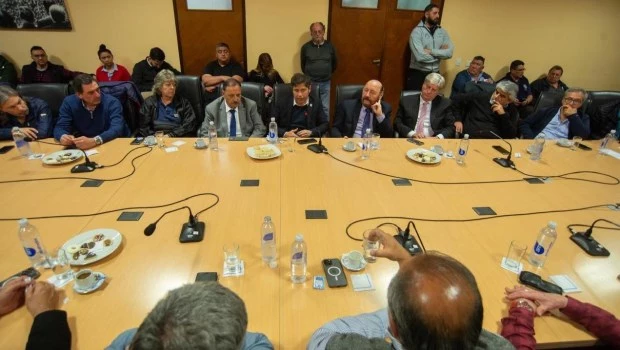 La CGT se reunió con cuatro gobernadores peronistas y pidió que uno de ellos presida el PJ