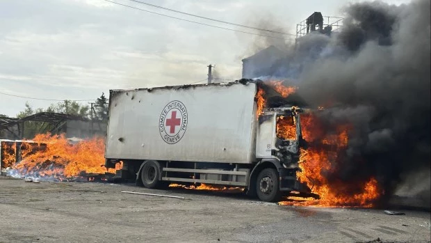 Zelenski denuncia la muerte de tres trabajadores de la Cruz Roja en un ataque ruso