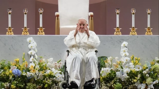 El Papa celebró una misa multitudinaria en Singapur y pidió salarios justos para los migrantes