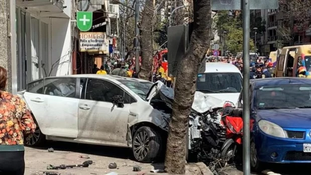 Al menos 35 personas fueron atropelladas por un auto en Córdoba: 15 heridos