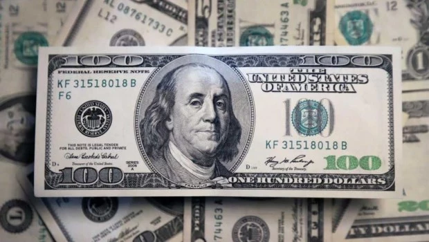 El dólar paralelo bajó 15 pesos