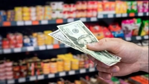 El dólar supermercado bajó más de un 6% por la caída del dólar blue a menos de un mes de su creación