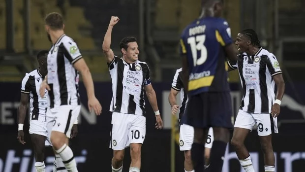 Udinese se lo da vuelta al Parma y es líder de la Serie A