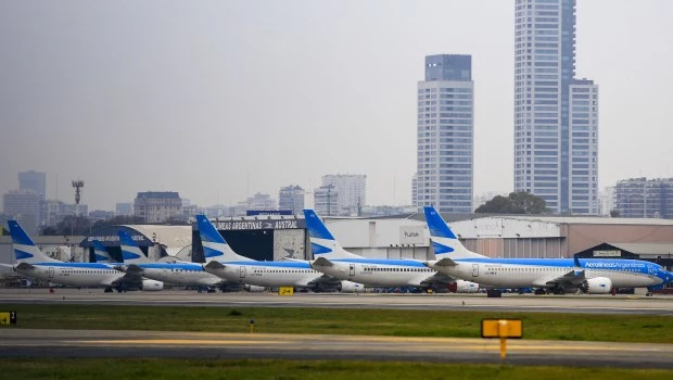 Trabajadores de ATE/ANAC pararán mañana, pero no afectarán las operaciones aéreas 