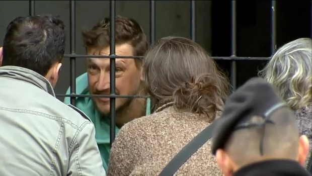 Investigan a la pareja de Germán Kiczka por pedofilia y allanan la vivienda de sus padres