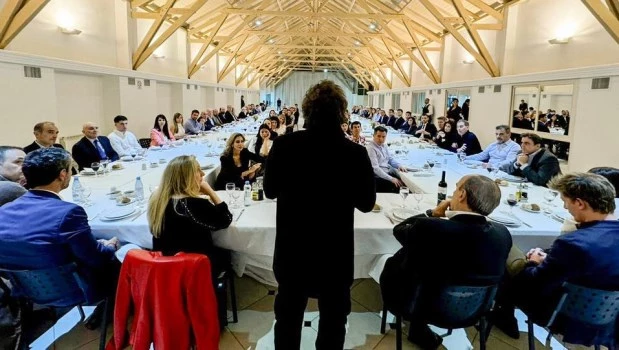 Milei, los vetos y los 87 cenadores