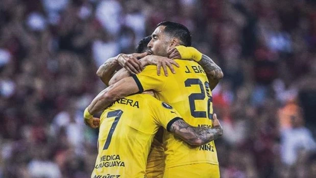 Pañarol dio el golpe y venció a Flamengo en el Maracaná