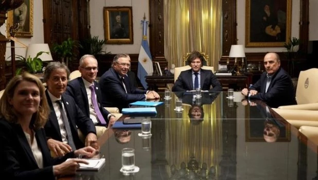 Milei y Francos recibieron en la Casa Rosada al CEO de TotalEnergies