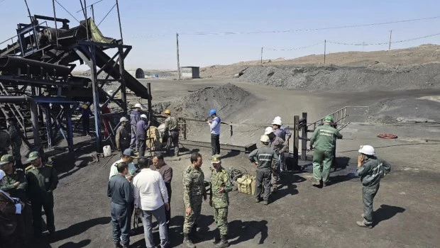 Al menos 30 muertos por una explosión en una mina de carbón en Irán