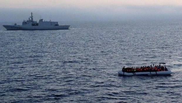Un barco de inmigrantes se hundió frente a una isla griega: 3 muertos y 25 desaparecidos