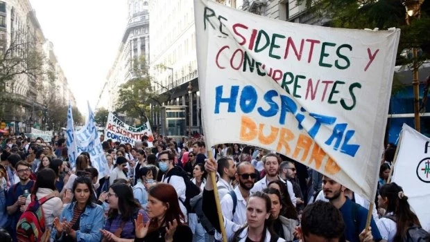 Residentes médicos dependientes del Ministerio de Salud realizarán un paro por reclamo salarial