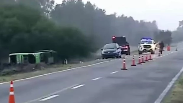 Accidente fatal en Jujuy: un micro de larga distancia chocó con un auto y hay cuatro muertos