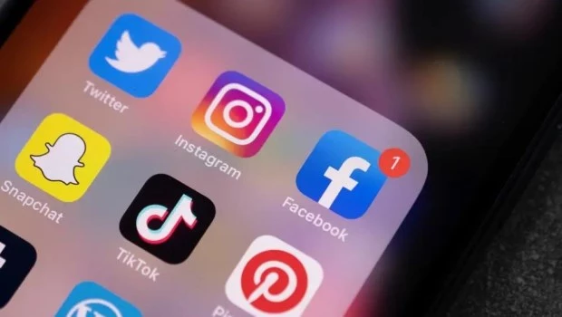 Sobre la verdad, la mentira, la vulgaridad, la inteligencia artificial y el periodismo 