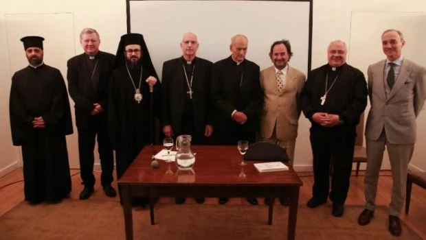 Junto a monseñor Sánchez Sorondo estuvieron, entre otros, el nuncio apostólico monseñor Miroslaw Adamczyc, el secretario de Educación de la Nación, Carlos Torrendell, el obispo castrense monseñor Santiago Olivera, el eparca de los maronitas monseñor Juan Habib Chamieh, representantes de la Iglesia Ortodoxa Griega, el Pbro. Francisco Morad y el Sheij del centro Islámico Taha Ammar Muhammad.