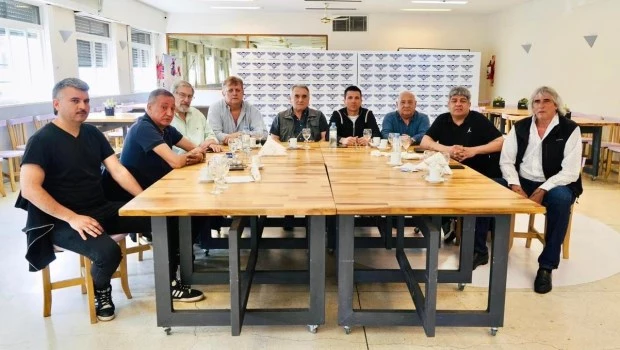 En plena tensión con el Gobierno, los gremios del transporte analizan un paro nacional para el 17 de octubre