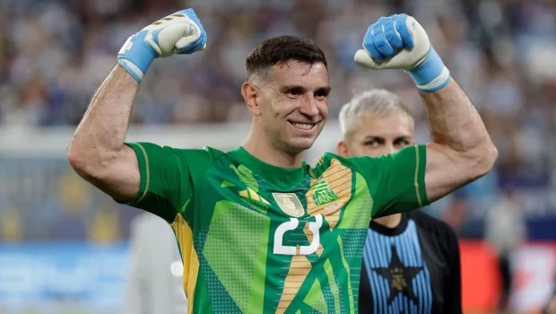 La FIFA suspendió por dos partidos a Dibu Martínez por indisciplina en las Eliminatorias