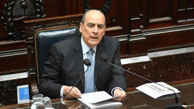 Francos: "Vamos a promover la actividad aérea privada, si Aerolíneas Argentinas no se adapta, va a desaparecer"