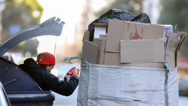 El índice de Pobreza del primer semestre escaló al 52,9%, según el informe del Indec. Es el más alto desde 2003. La indigencia, en tanto, trepó al 18,1%.