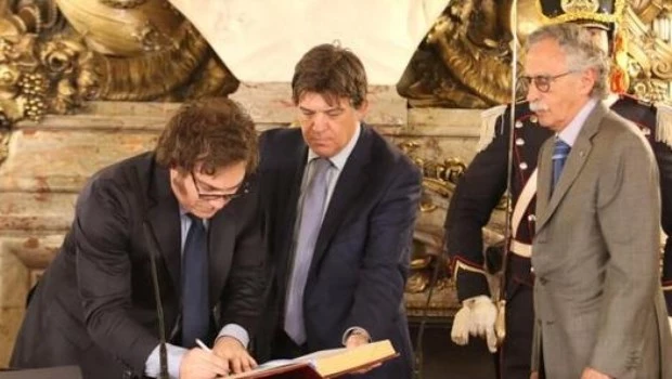 El presidente Javier Milei le tomó juramento a Mario Lugones, quien asume al frente de la cartera de Salud.