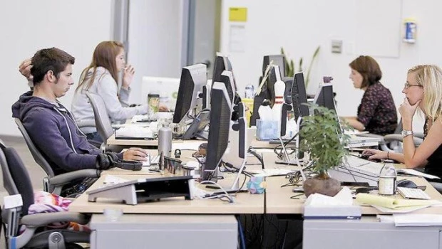 El 36,4% de los jóvenes trabajadores en relación de dependencia no está registrado