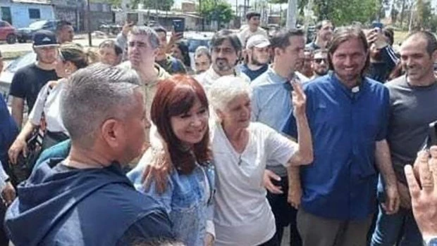 Cristina recorrió La Matanza y les pidió a los vecinos: "Sigan organizándose"