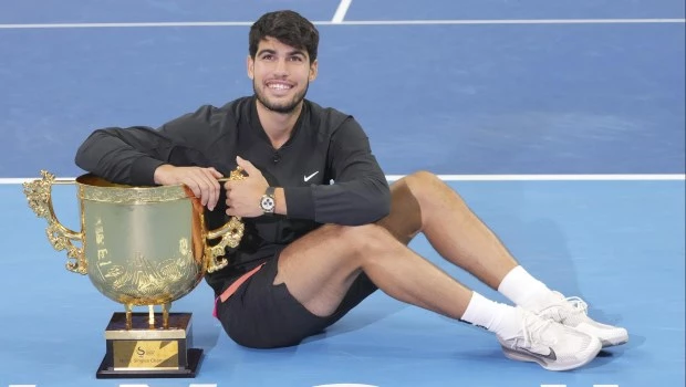 Alcaraz se proclama campeón del Abierto de China tras vencer a Sinner 