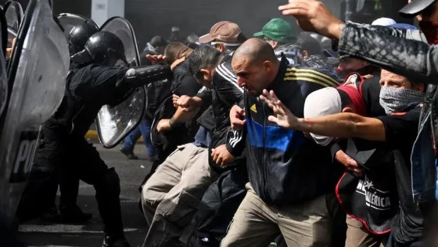 Violencia política y el efecto imitación: una espiral descendente