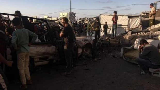 Al menos 28 muertos en un ataque israelí contra una escuela en Gaza que acoge desplazados