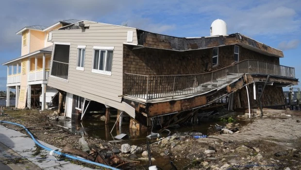 Aumentan a 10 los muertos por los tornados y el huracán Milton en Florida