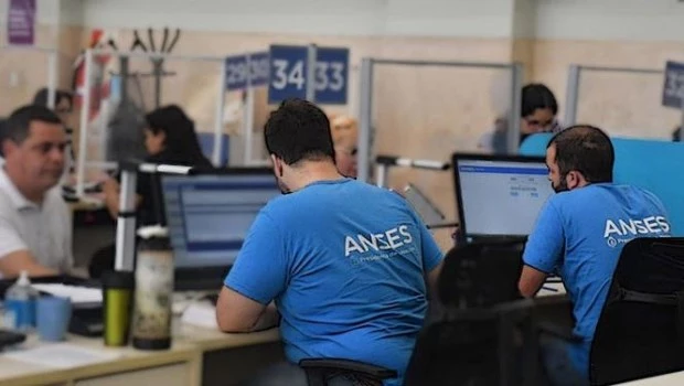 El Gobierno tomará un examen de idoneidad a 40 mil empleados públicos