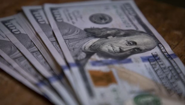 Suben los dólares financieros, pero siguen por debajo de los $1.200