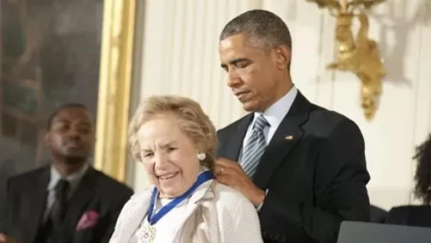 Hace unos años, Ethel Kennedy recibió una condecoración de parte del entonces presidente de los Estados Unidos Barack Obama.