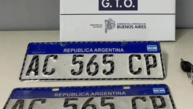 Detuvieron a un empleado del Servicio Penitenciario Bonaerense por manejar una camioneta robada