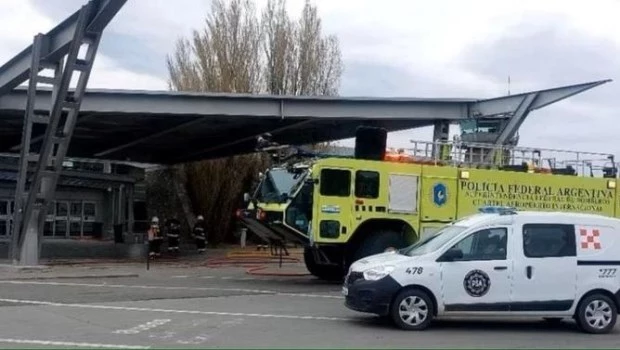 Evacuaron el aeropuerto de El Calafate por amenaza de bomba: fue detenido un turista brasileño 