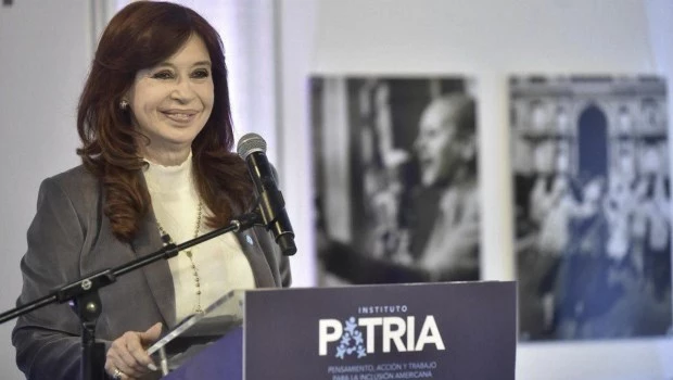 Cristina Kirchner presentó la lista "Primero La Patria" y competiría contra Quintela por la presidencia del PJ