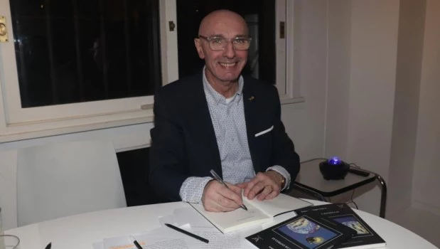 Se realizó la presentación solidaria del libro “Hechizo de estrellas”