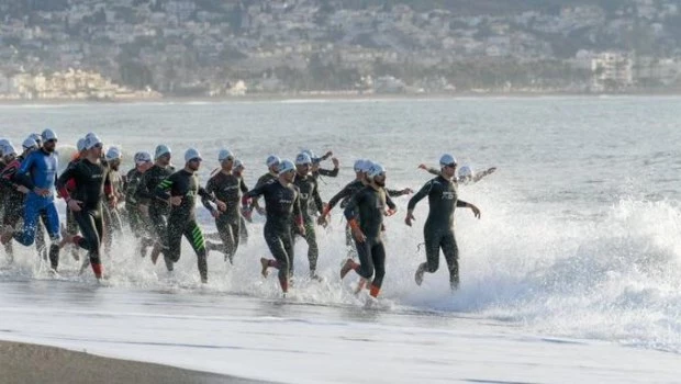 Mueren dos deportistas durante el Mundial de Triatlón en Torremolinos, España