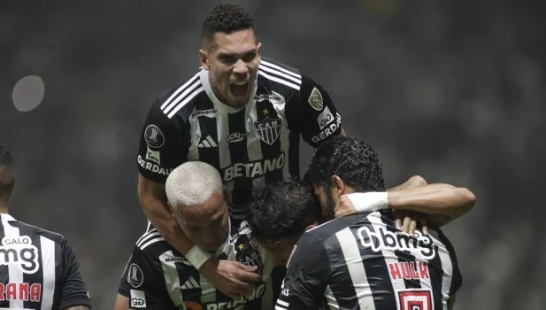 Mineiro goleó a un apático River en Brasil