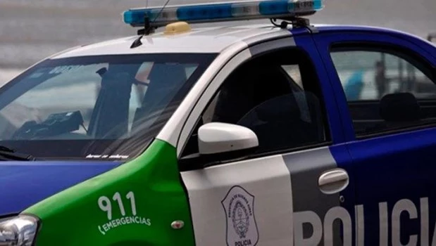 Delincuentes huyen con más de 250.000 dólares tras un violento robo en La Plata
