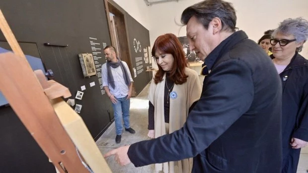 Cristina Kirchner visitó la Universidad Nacional de las Artes en medio del conflicto