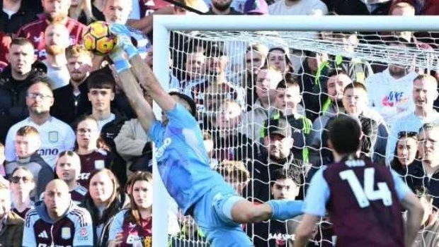 Emiliano Martínez fue titular y tuvo una gran actuación durante los noventa minutos.