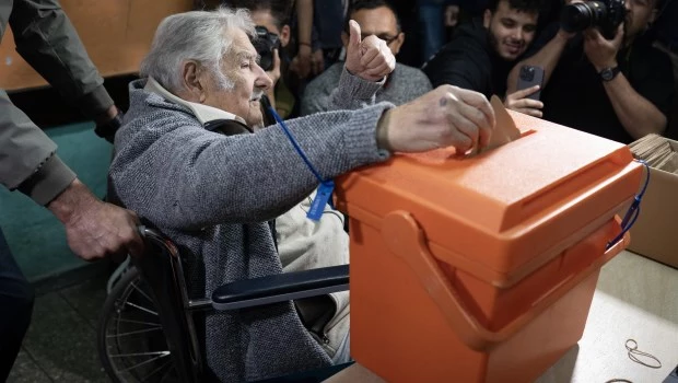 El ex presidente uruguayo José Mujica concurrió a cumplir con su deber cívico.