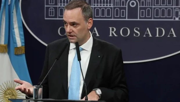 Adorni le restó importancia al motivo de la salida de Mondino: "Es absolutamente secundario"