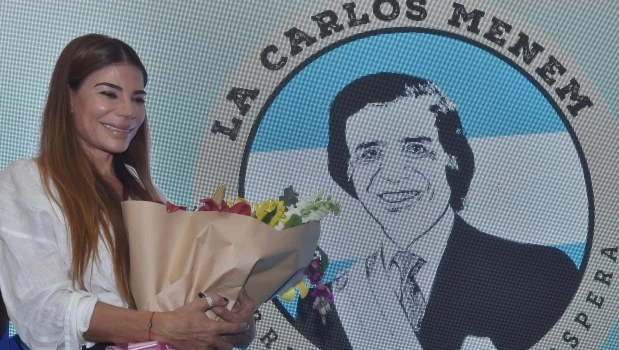 Zulemita Menem fue el centro de todos los flashes durante el lanzamiento de La Carlos Menem, la agrupación que nuclea a los jóvenes libertarios. CREDITO: GUSTAVO CARABAJAL