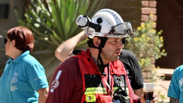 Por las fuertes tormentas, se complican las tareas de rescate en el derrumbe de Villa Gesell 