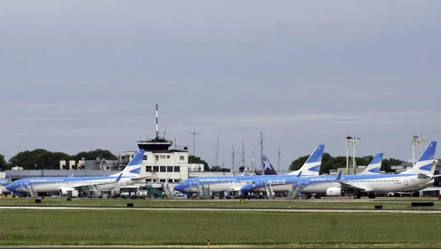 Conflicto aeroáutico: Aerolíneas y los gremios acordaron que no habrá medidas de fuerza en las próximas semanas